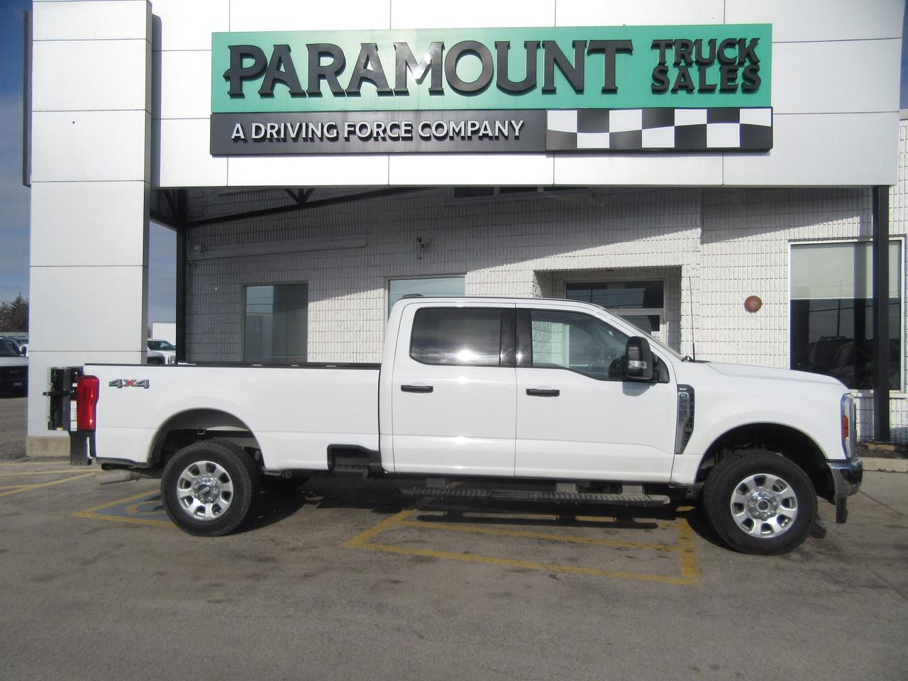 2024 Ford F-250 CREW CAB XLT 4X4 8FT LONG BOX WITH TOMMY GATE Photo