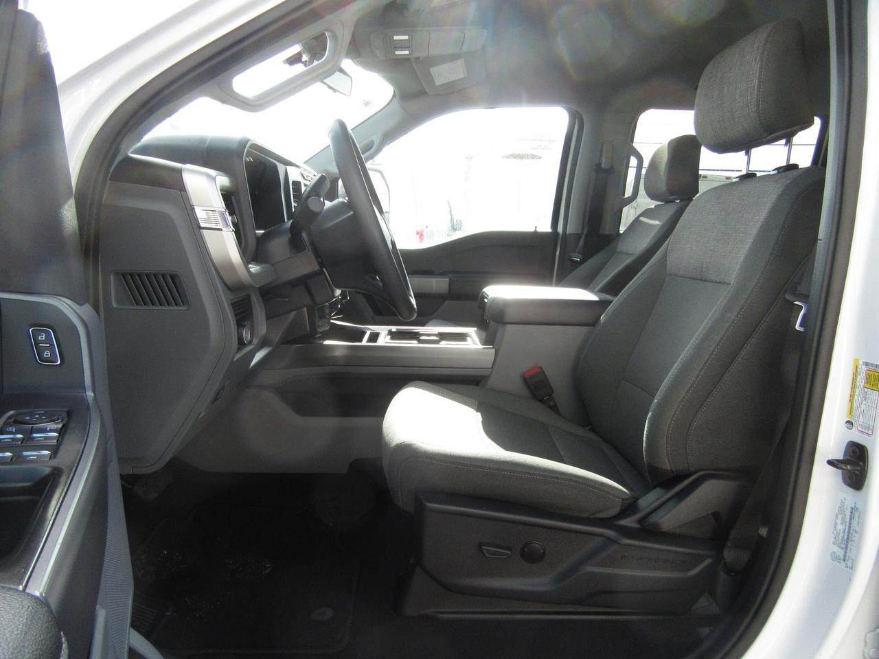 2024 Ford F-250 CREW CAB XLT 4X4 8FT LONG BOX WITH TOMMY GATE Photo