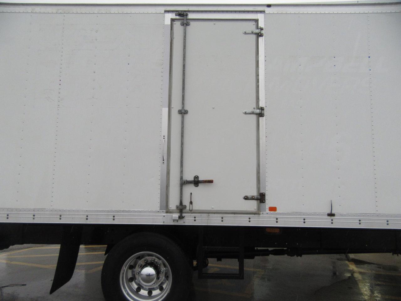 2019 Freightliner M2-106 EXT CAB 26FT BOX LARGE POWER LIFTGATE Photo