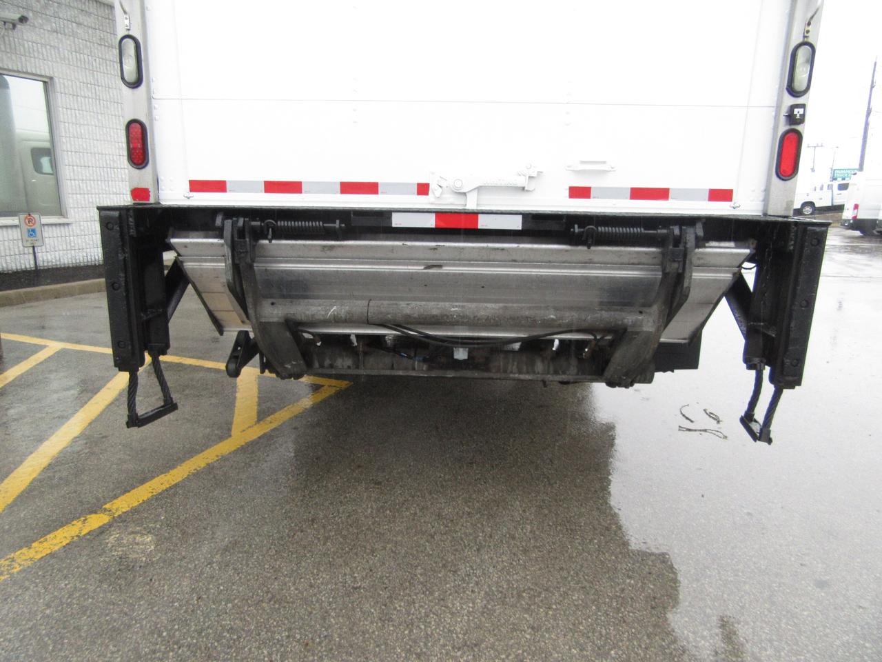 2019 Freightliner M2-106 EXT CAB 26FT BOX LARGE POWER LIFTGATE Photo