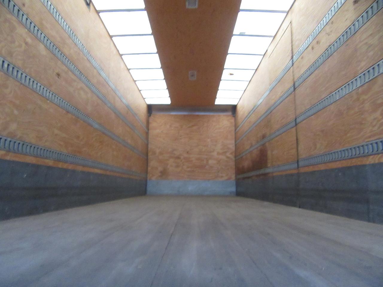 2019 Freightliner M2-106 EXT CAB 26FT BOX LARGE POWER LIFTGATE Photo