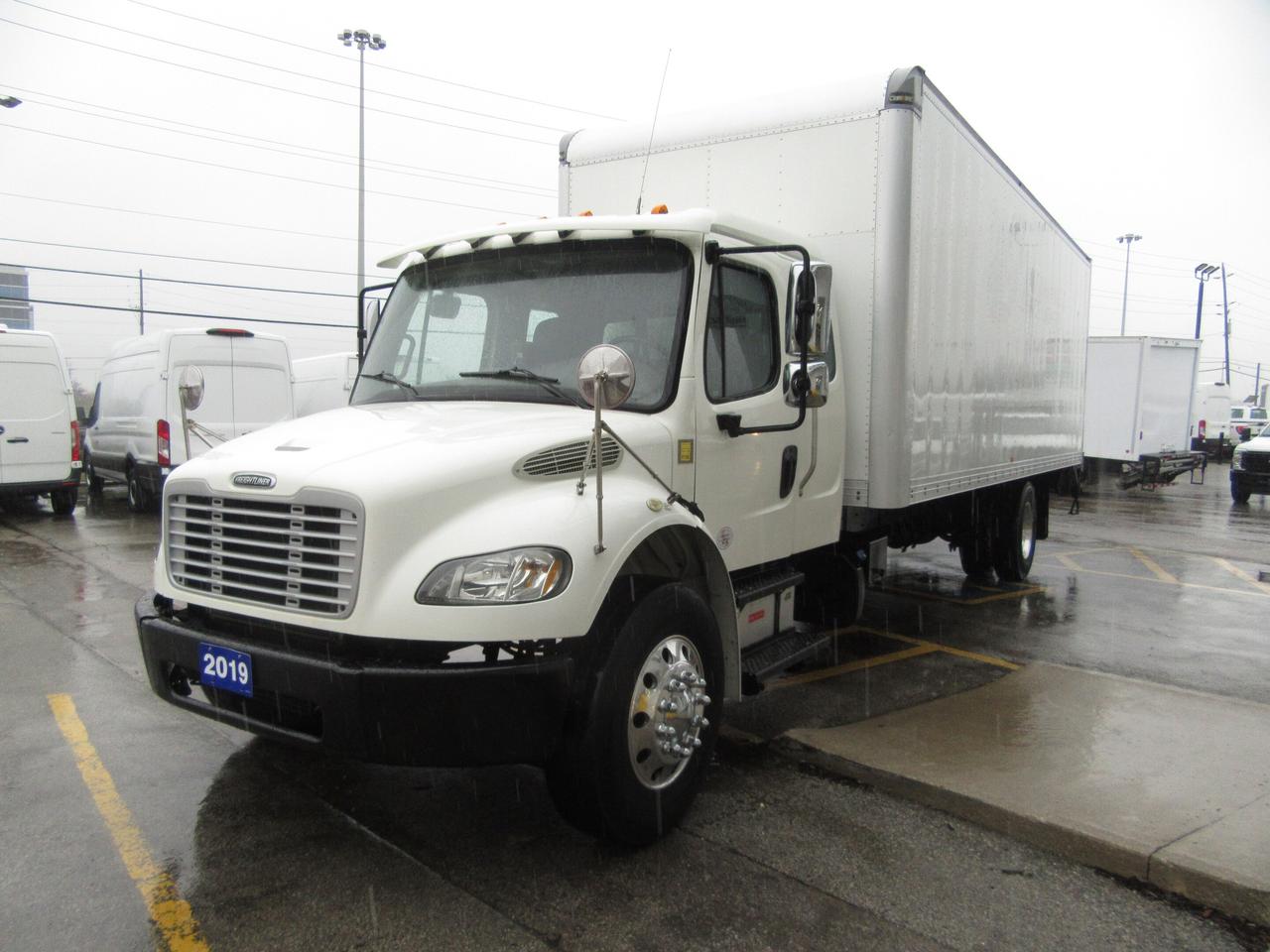 2019 Freightliner M2-106 EXT CAB 26FT BOX LARGE POWER LIFTGATE Photo
