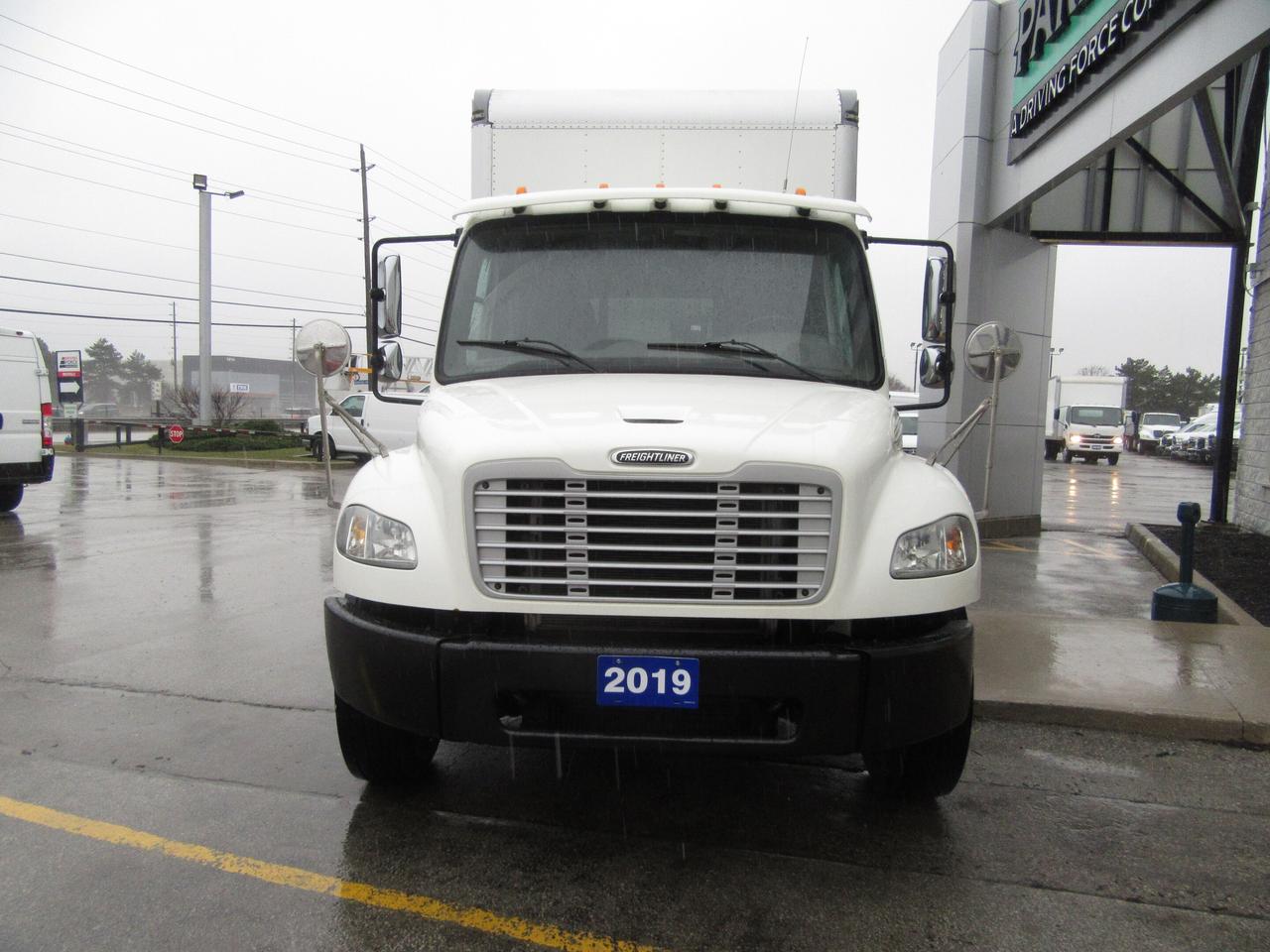 2019 Freightliner M2-106 EXT CAB 26FT BOX LARGE POWER LIFTGATE Photo