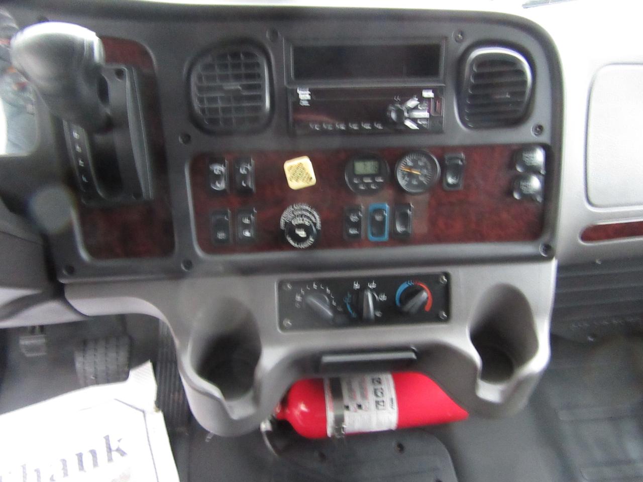 2019 Freightliner M2-106 EXT CAB 26FT BOX LARGE POWER LIFTGATE Photo