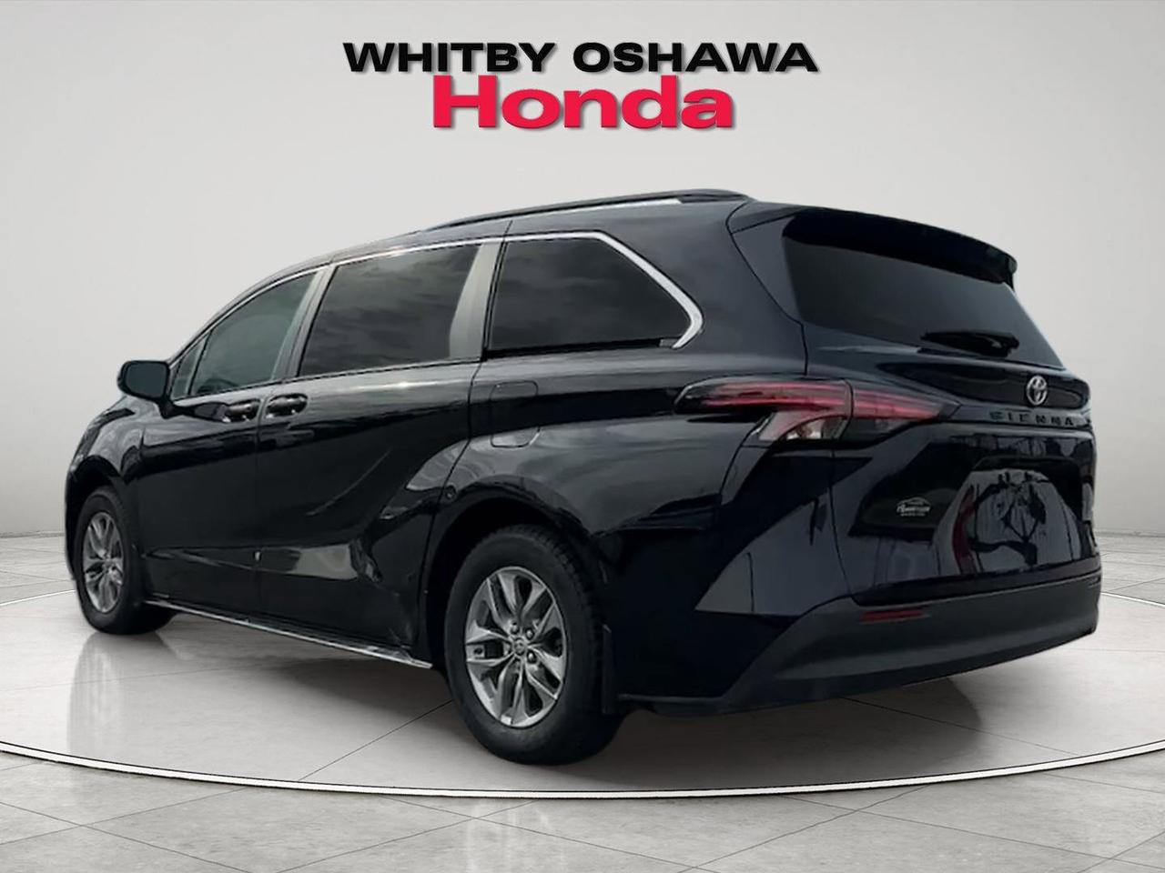 2022 Toyota Sienna  Photo2