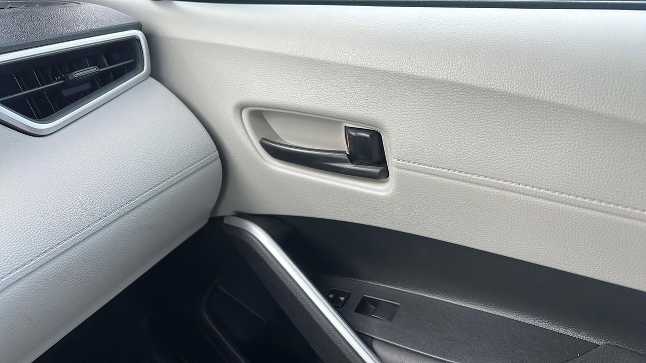 2023 Toyota Corolla Cross L AWD Photo