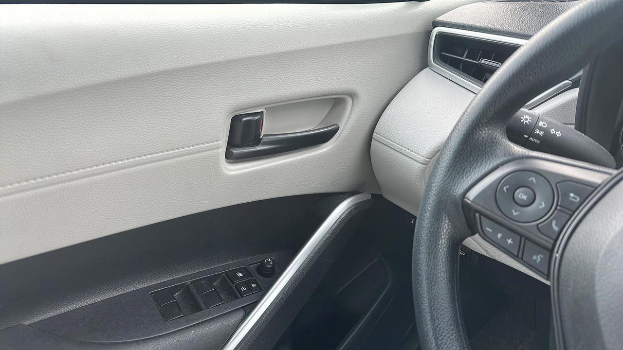 2023 Toyota Corolla Cross L AWD Photo