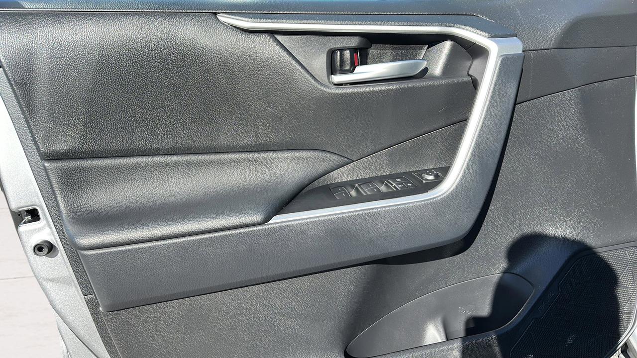 2025 Toyota RAV4 XLE AWD Photo