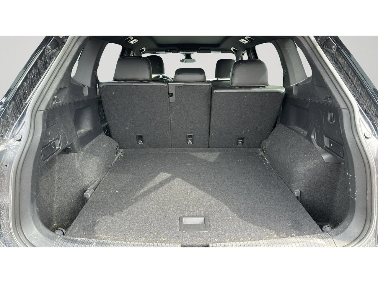 2022 Volkswagen Tiguan Comfortline R-Line Black Edition 4MOTION Photo