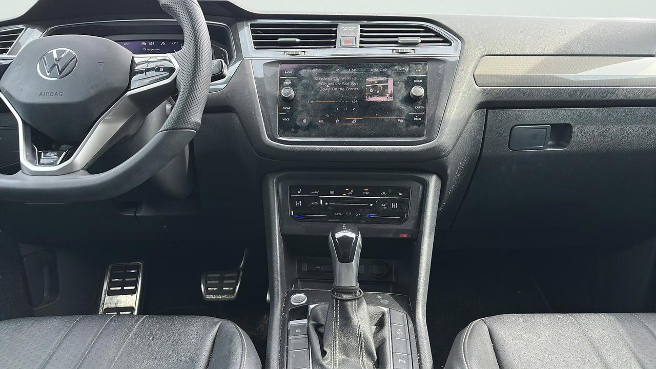 2022 Volkswagen Tiguan Comfortline R-Line Black Edition 4MOTION Photo