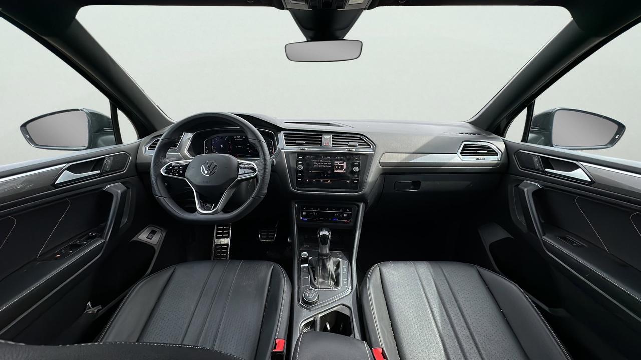 2022 Volkswagen Tiguan Comfortline R-Line Black Edition 4MOTION Photo