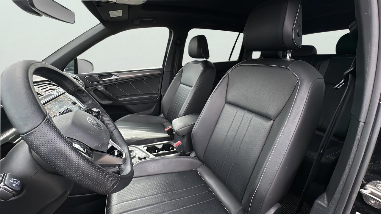 2022 Volkswagen Tiguan Comfortline R-Line Black Edition 4MOTION Photo