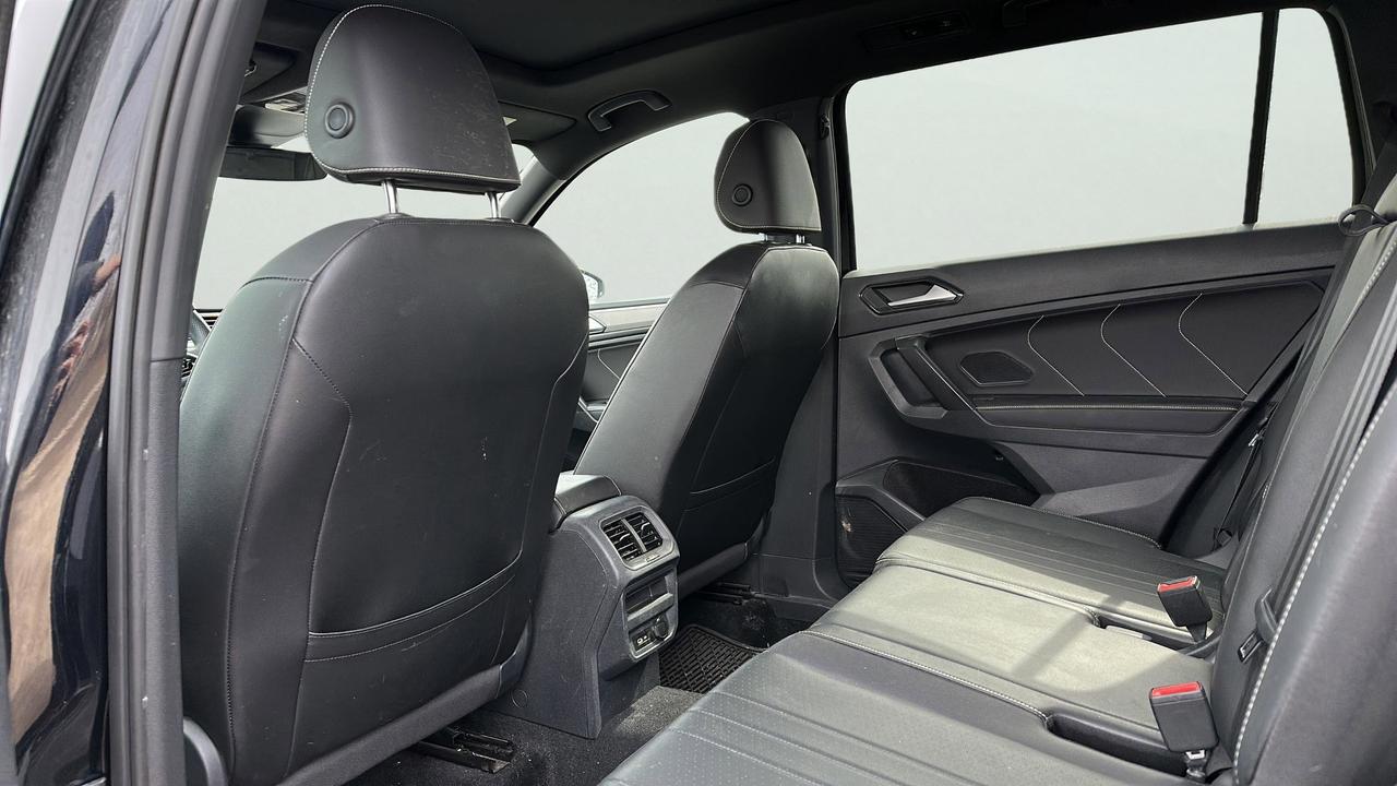 2022 Volkswagen Tiguan Comfortline R-Line Black Edition 4MOTION Photo