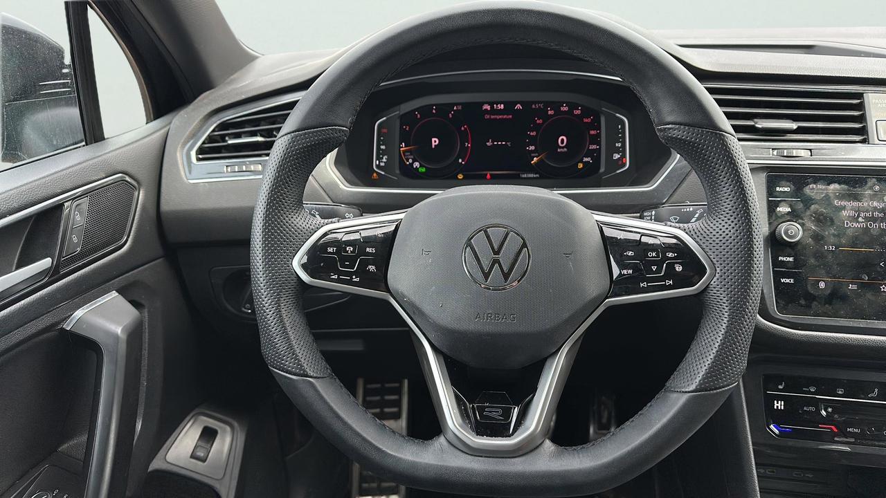 2022 Volkswagen Tiguan Comfortline R-Line Black Edition 4MOTION Photo