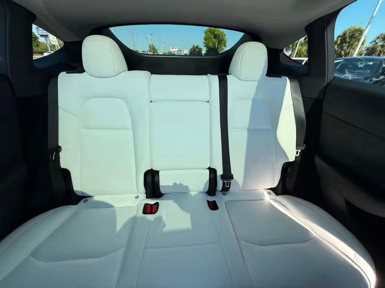 2022 Tesla Model Y LONG RANGE Photo