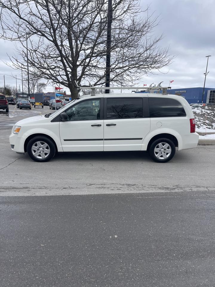 2009 Dodge Grand Caravan ONLY 167,000 KMS     LADDER RACK  /  INVERTER Photo
