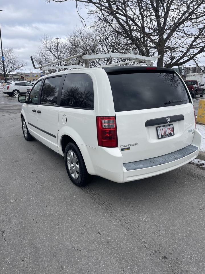 2009 Dodge Grand Caravan ONLY 167,000 KMS     LADDER RACK  /  INVERTER Photo