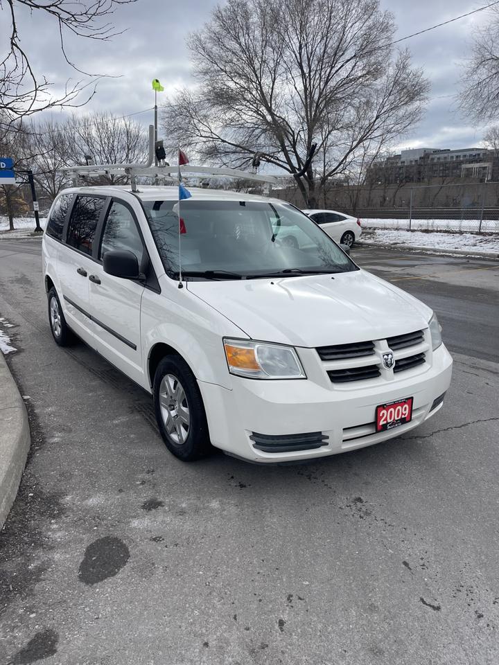 2009 Dodge Grand Caravan ONLY 167,000 KMS     LADDER RACK  /  INVERTER Photo