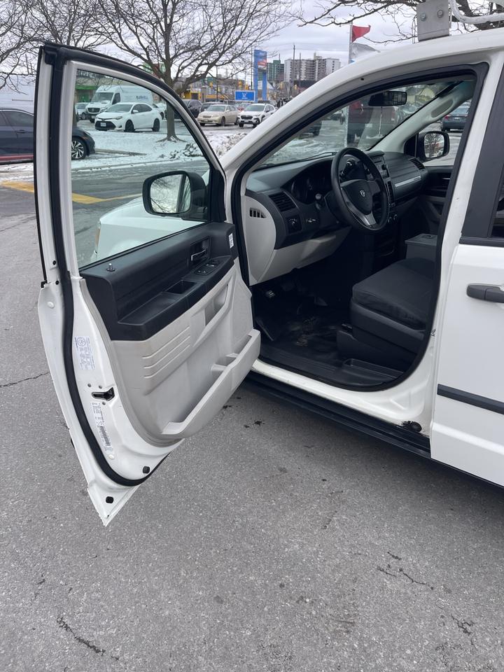 2009 Dodge Grand Caravan ONLY 167,000 KMS     LADDER RACK  /  INVERTER Photo