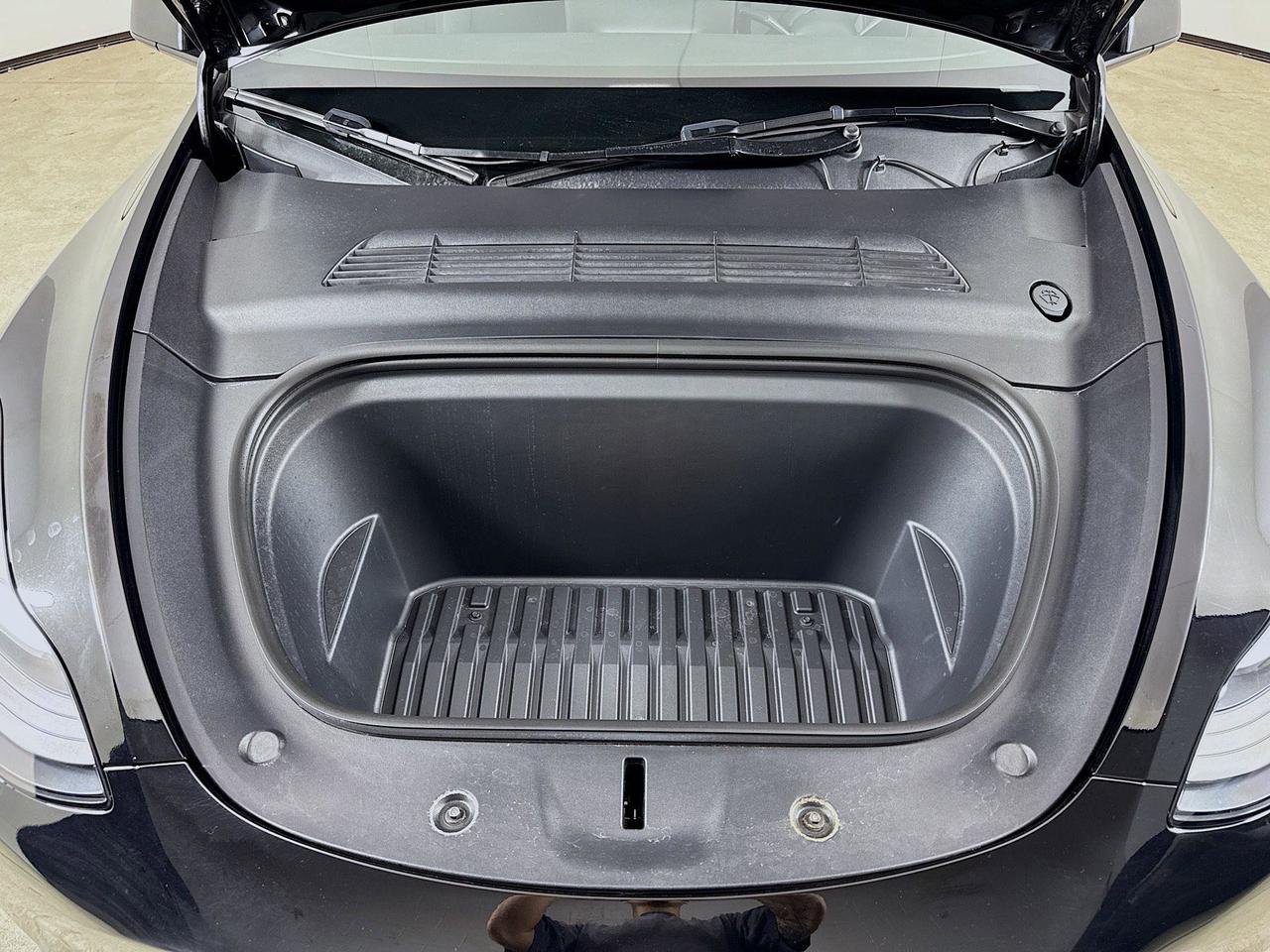 2022 Tesla Model Y LONG RANGE Photo