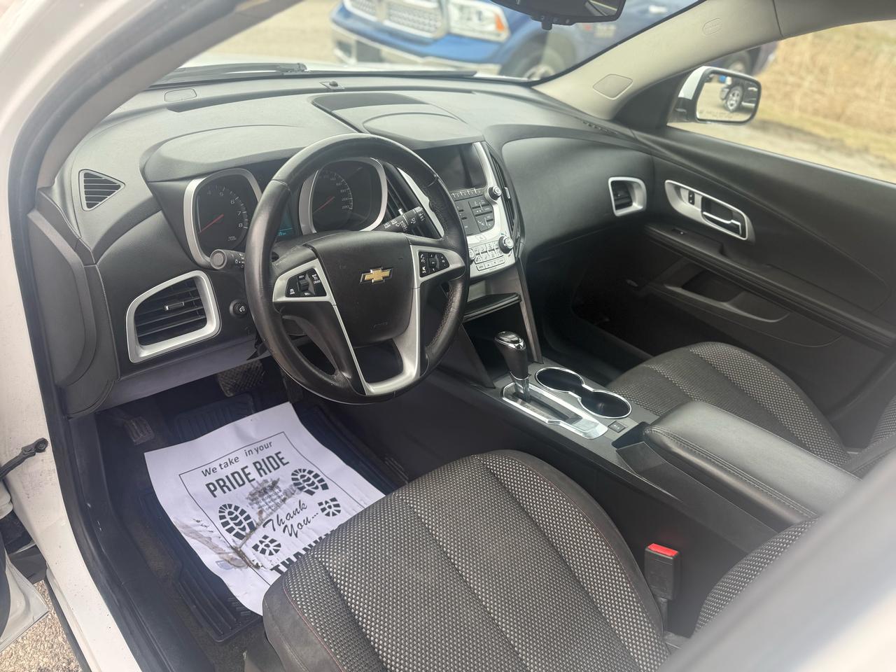 2017 Chevrolet Equinox LT Photo