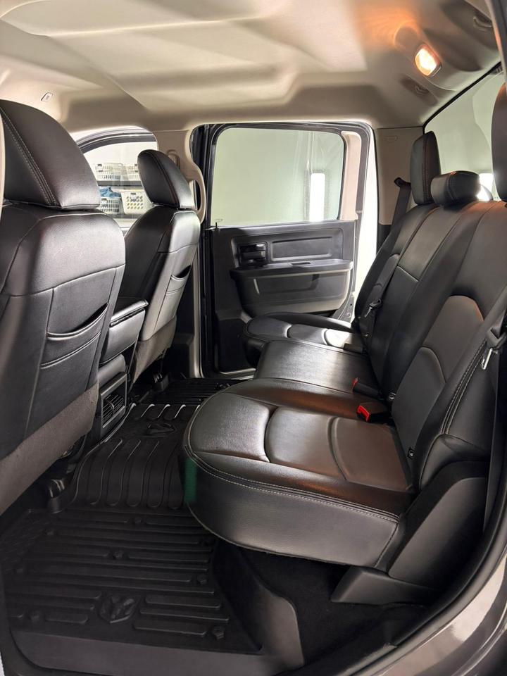 2019 RAM 1500 Classic EXPRESS Photo