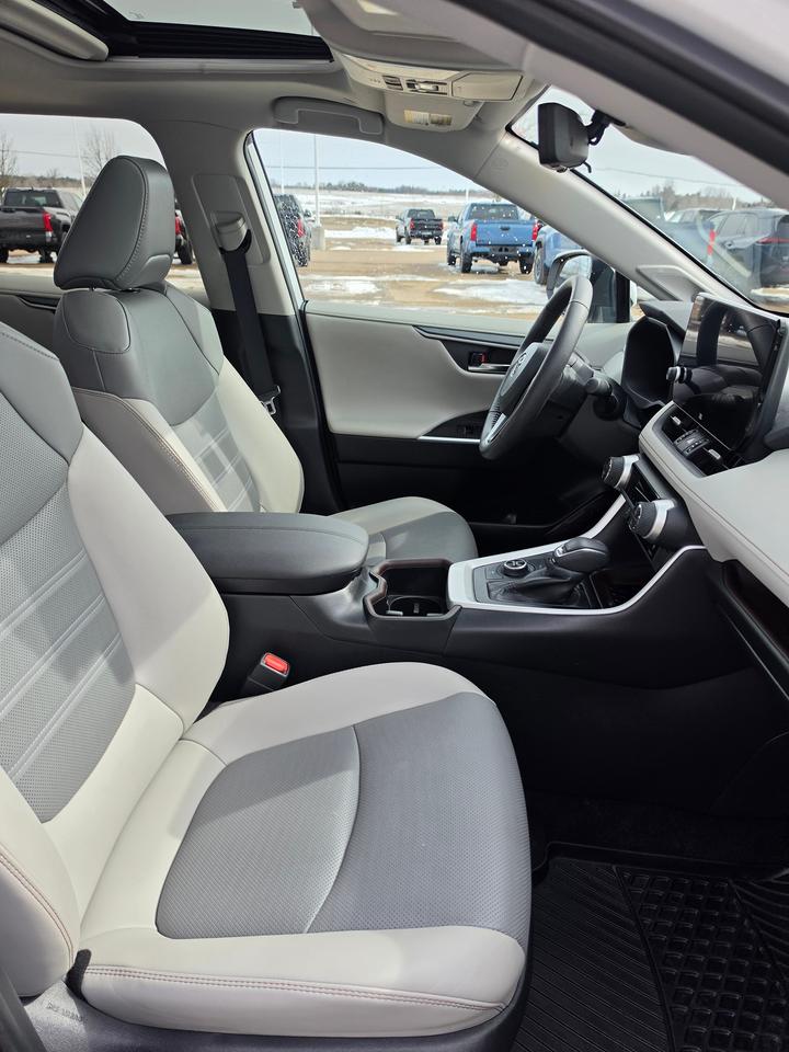 2024 Toyota RAV4 Hybrid Limited Photo