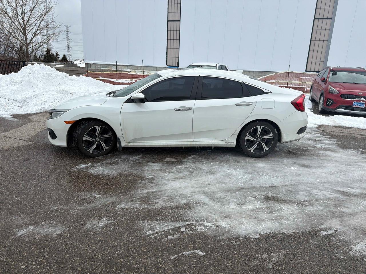2016 Honda Civic Touring | Auto | Leather | Roof | Nav | Cam | Tint Photo4