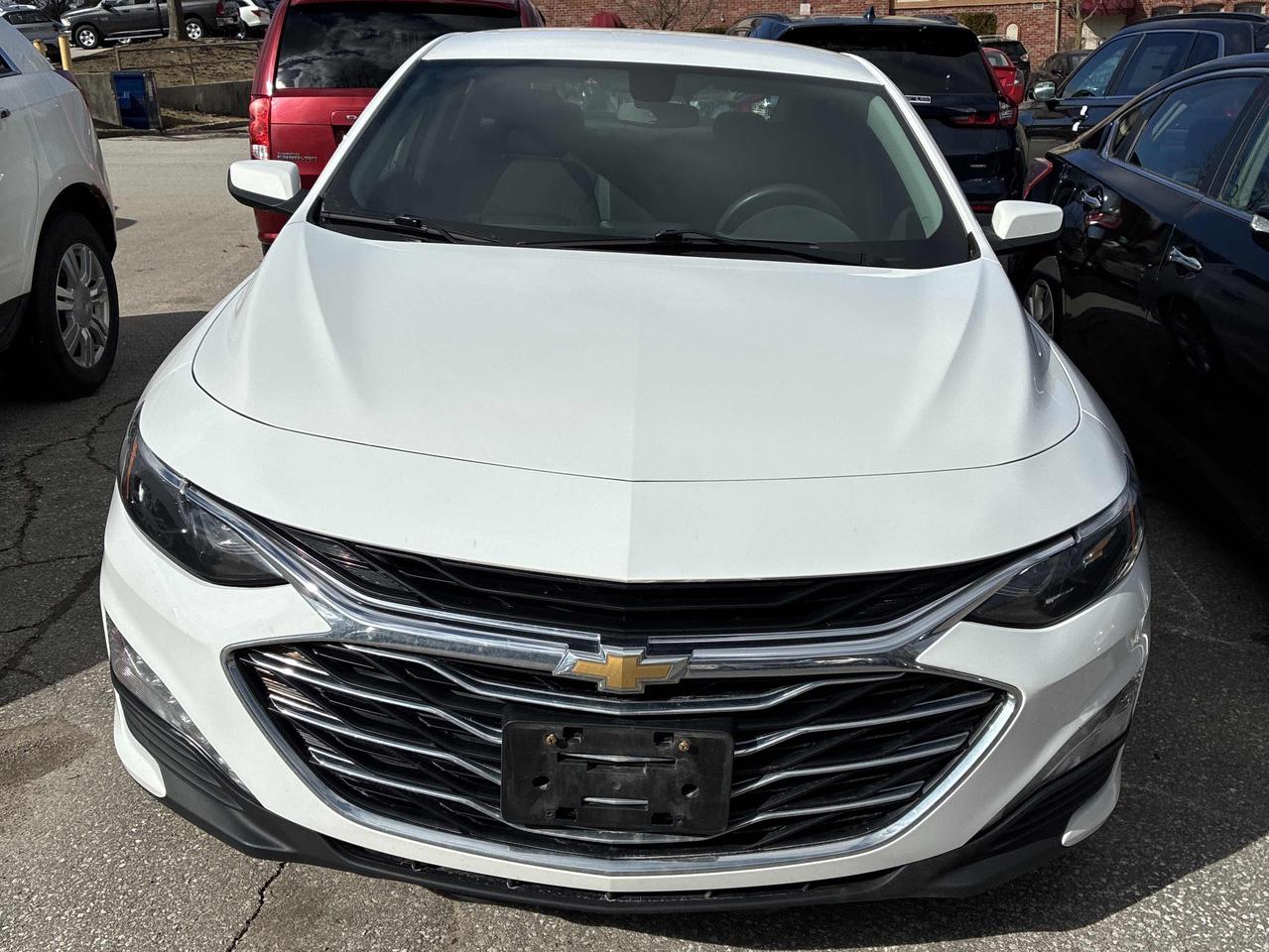 2019 Chevrolet Malibu Hybrid | Cam | CarPlay | GM Serviced | Very Clean Photo3