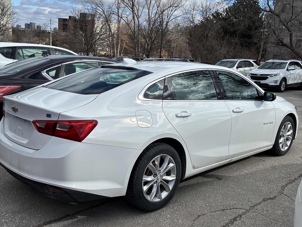 2019 Chevrolet Malibu Hybrid | Cam | CarPlay | GM Serviced | Very Clean Photo4