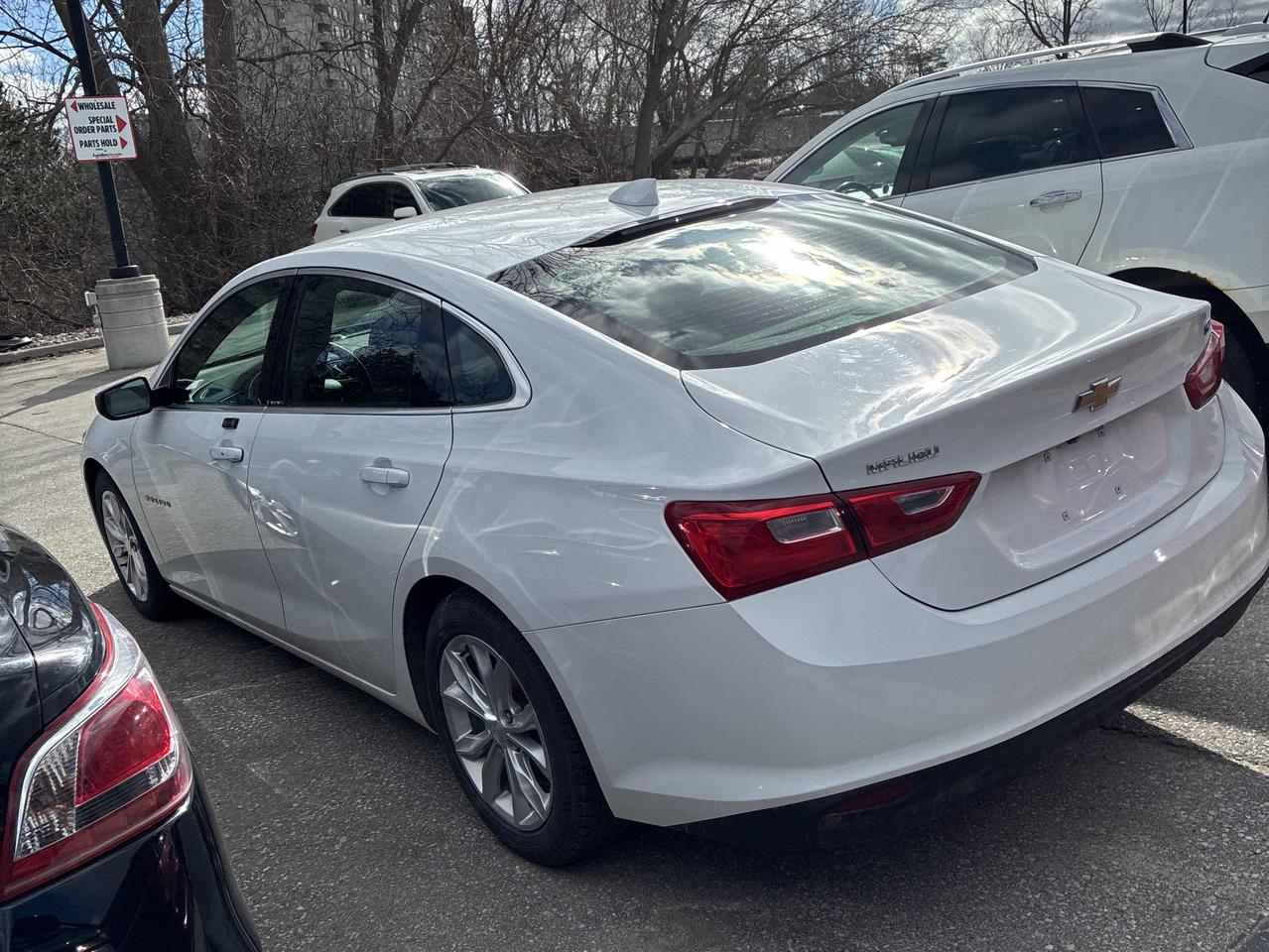 2019 Chevrolet Malibu Hybrid | Cam | CarPlay | GM Serviced | Very Clean Photo7