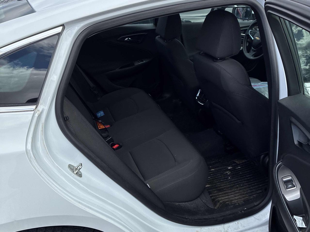 2019 Chevrolet Malibu Hybrid | Cam | CarPlay | GM Serviced | Very Clean Photo10