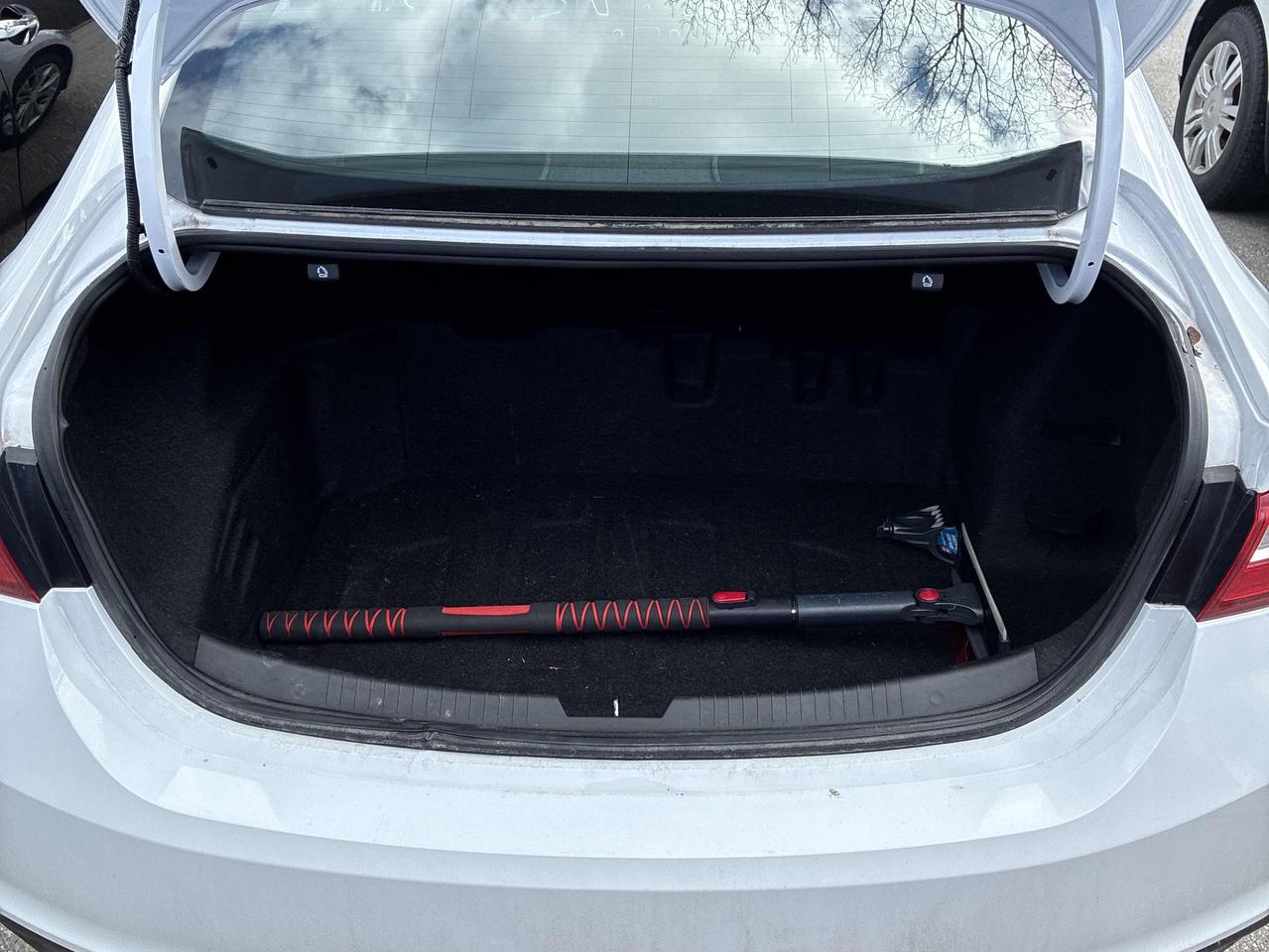 2019 Chevrolet Malibu Hybrid | Cam | CarPlay | GM Serviced | Very Clean Photo26