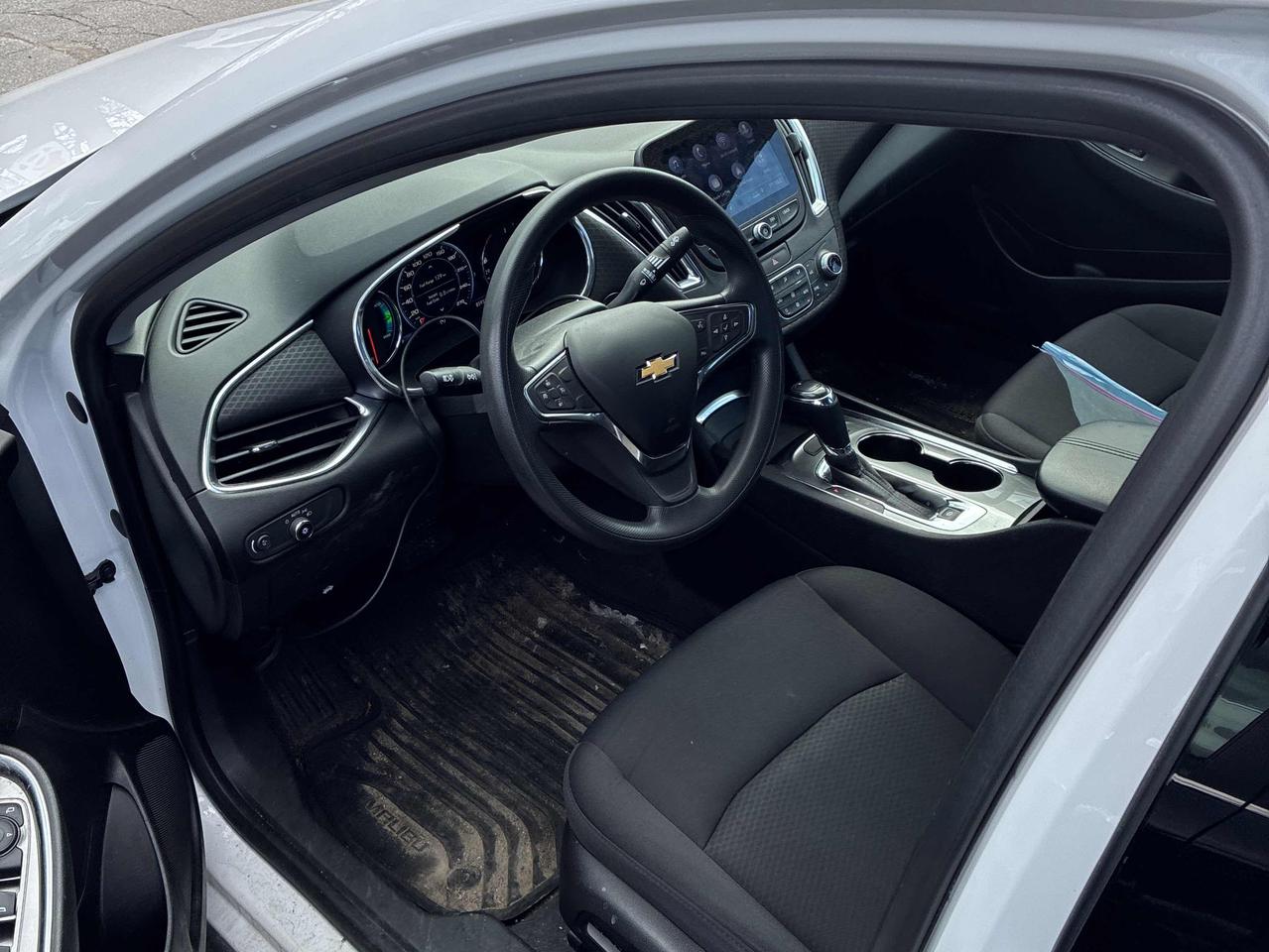 2019 Chevrolet Malibu Hybrid | Cam | CarPlay | GM Serviced | Very Clean Photo27