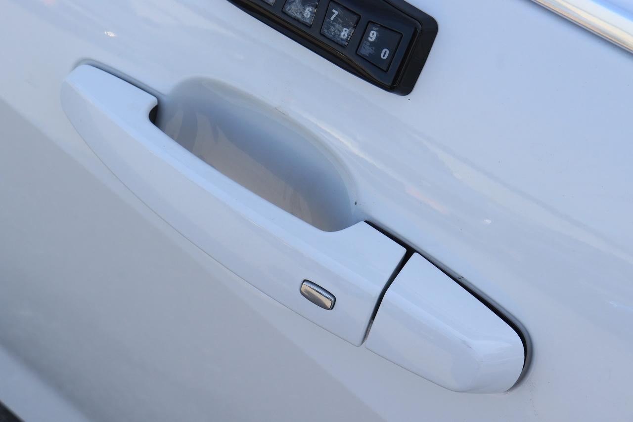 2019 Chevrolet Malibu Hybrid | Cam | CarPlay | GM Serviced | Very Clean Photo50