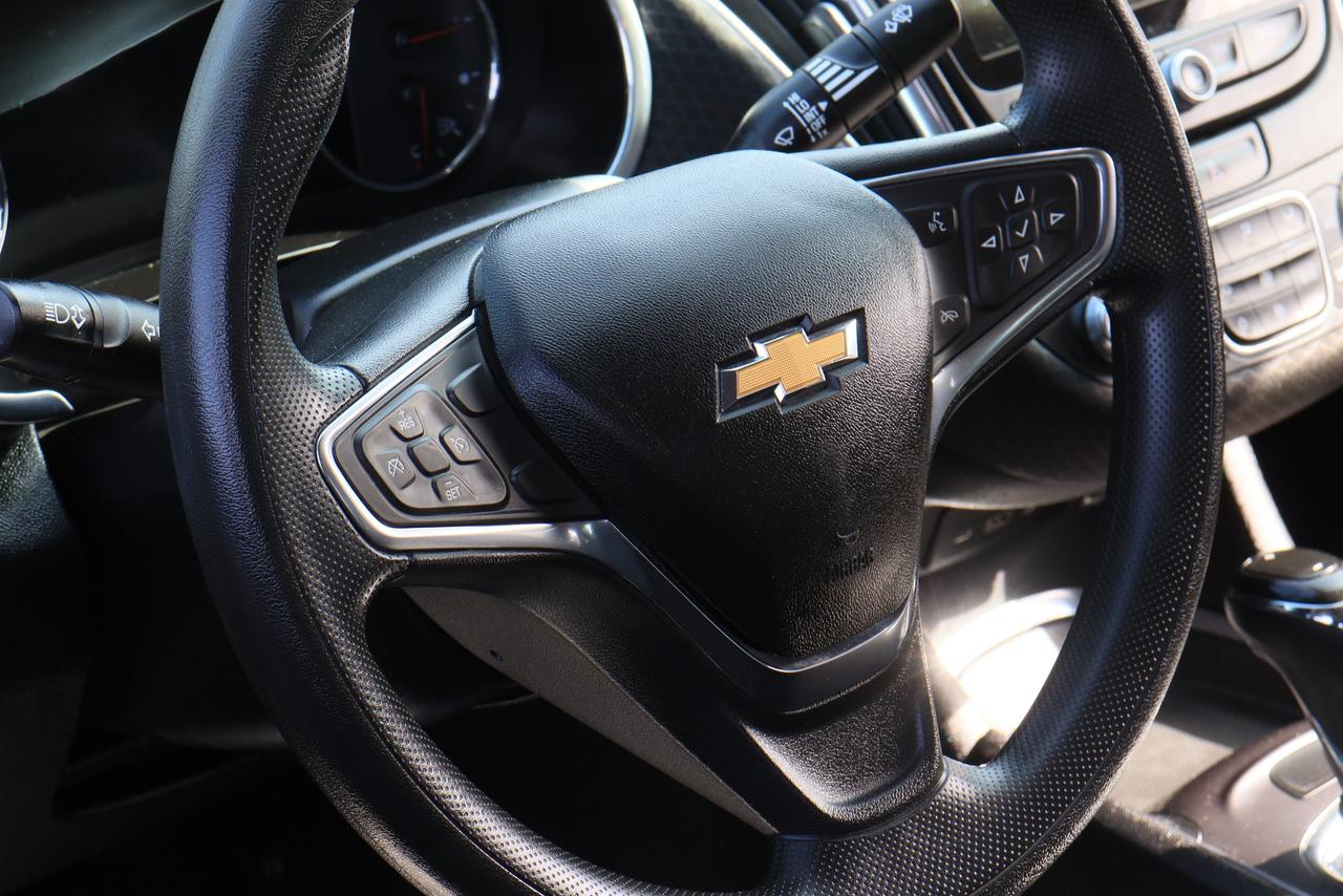 2019 Chevrolet Malibu Hybrid | Cam | CarPlay | GM Serviced | Very Clean Photo17