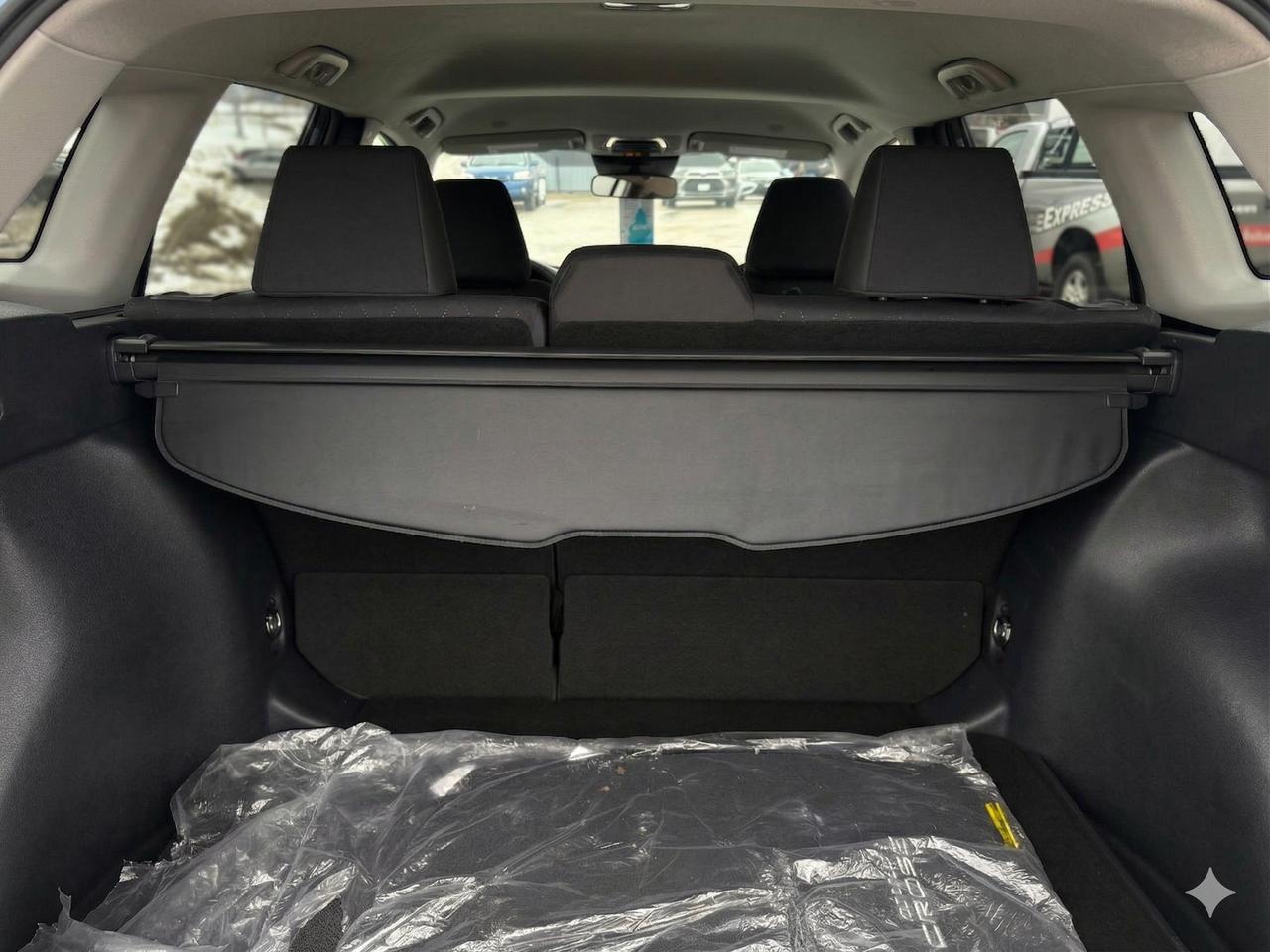 2024 Toyota Corolla Cross LE Photo