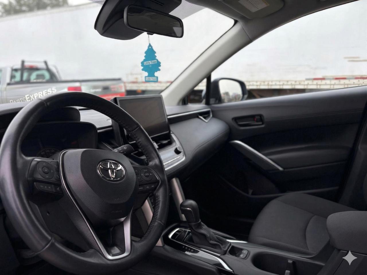 2024 Toyota Corolla Cross LE Photo