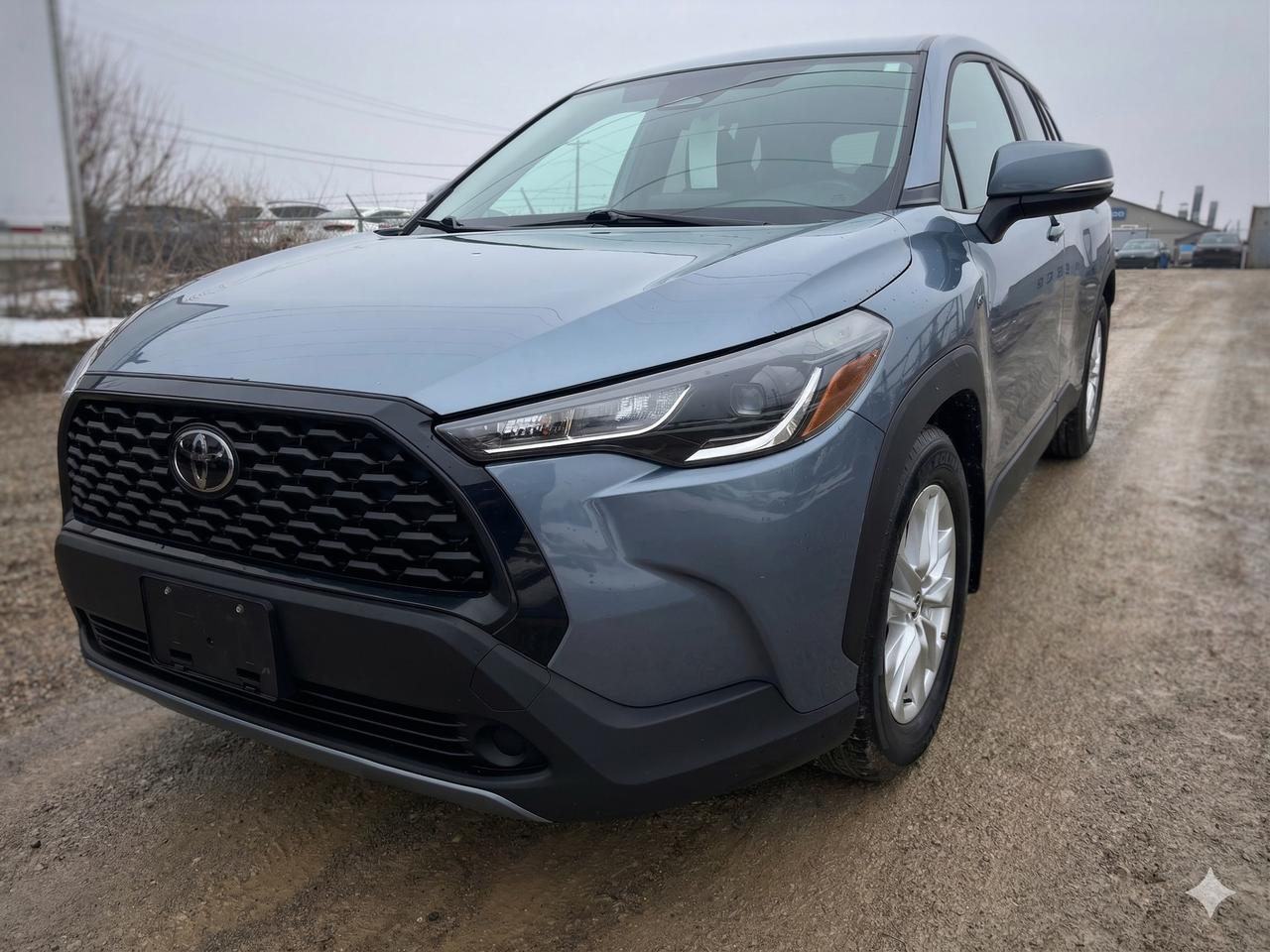 2024 Toyota Corolla Cross LE Photo0