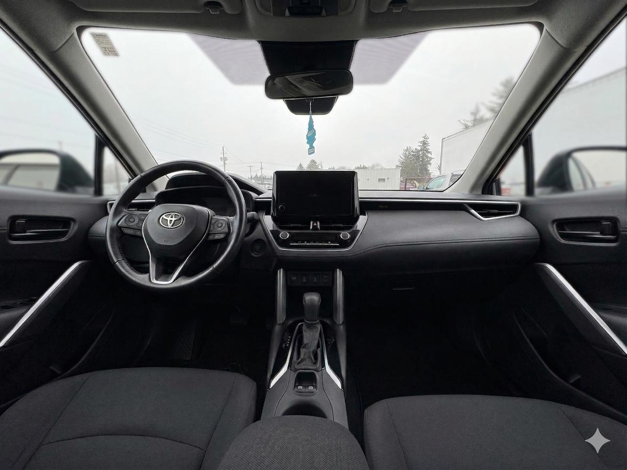 2024 Toyota Corolla Cross LE Photo