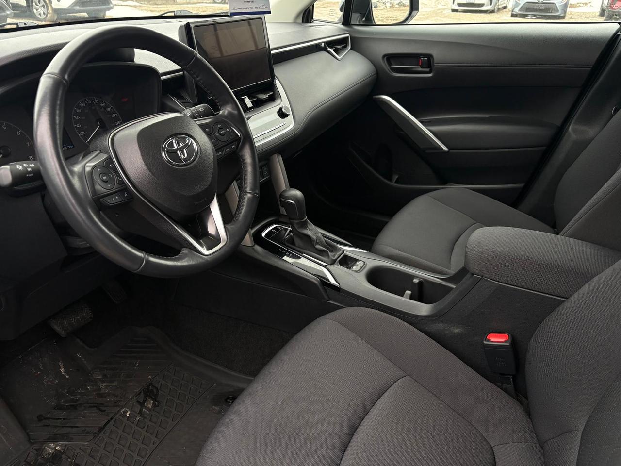 2024 Toyota Corolla Cross LE Photo4