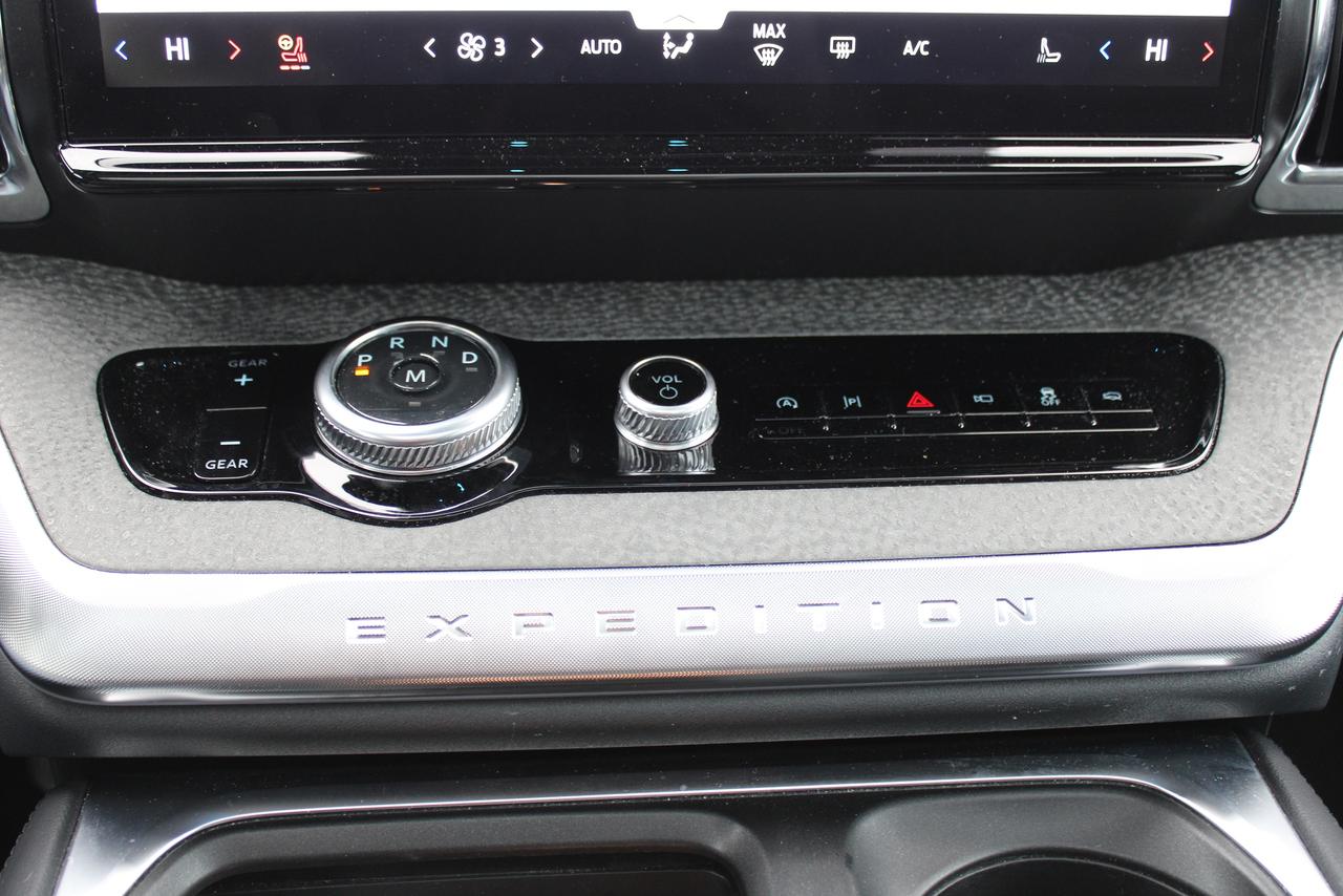 2025 Ford Expedition TREMOR 4X4 Photo