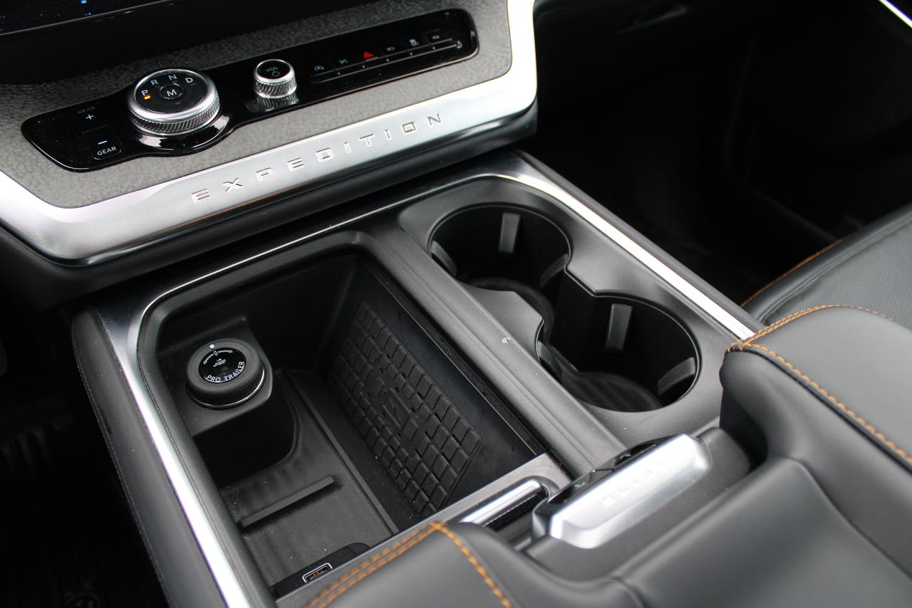 2025 Ford Expedition TREMOR 4X4 Photo