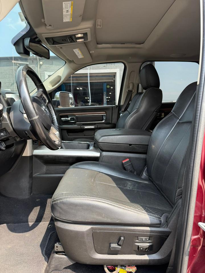 2019 RAM 1500 Classic Laramie Photo3