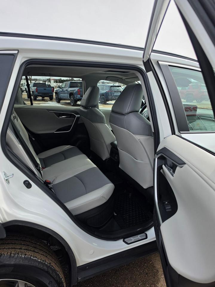 2024 Toyota RAV4 Hybrid Limited Photo