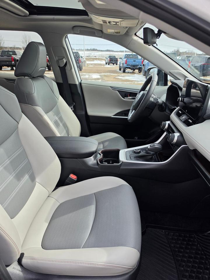 2024 Toyota RAV4 Hybrid Limited Photo