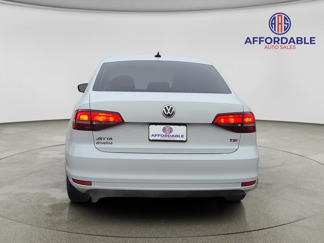 2016 Volkswagen Jetta 1.8T Sport - Photo #4