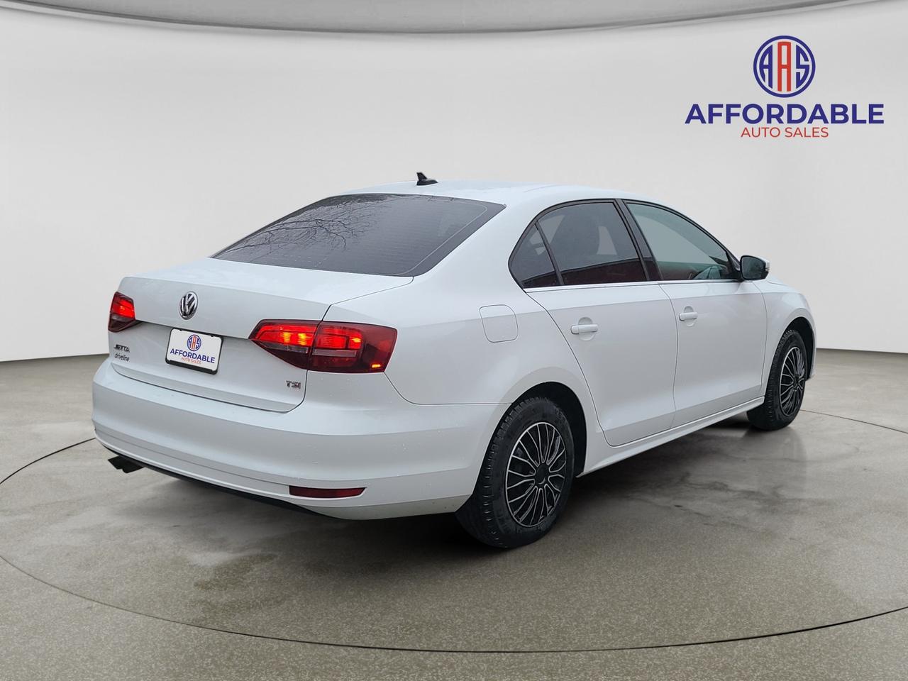 2016 Volkswagen Jetta 1.8T Sport - Photo #5