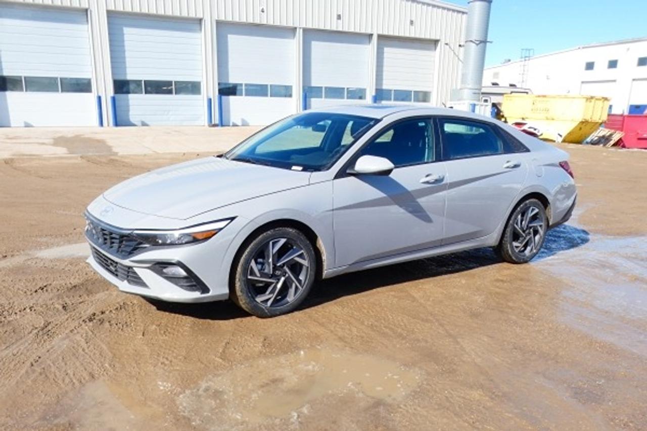 2025 Hyundai Elantra Preferred IVT w/Tech Pkg, Htd cloth, S/R, NAV, BUC - Photo #1