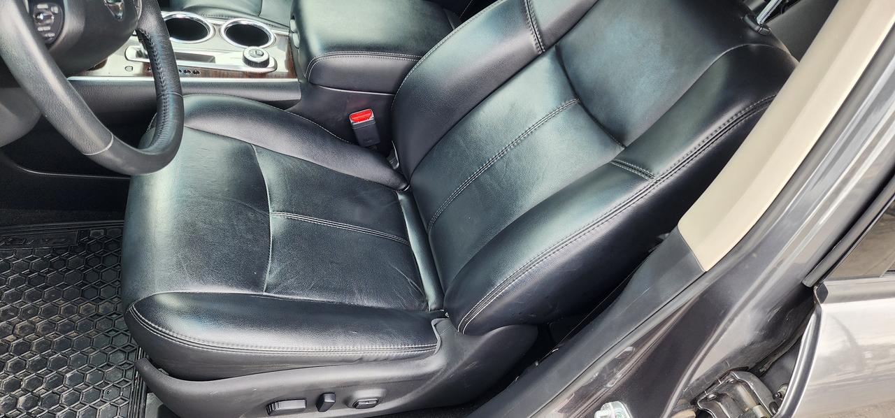 2016 Nissan Pathfinder SL- NEW BRAKES, TIRES, FULLY CERTIFIED !!! Photo